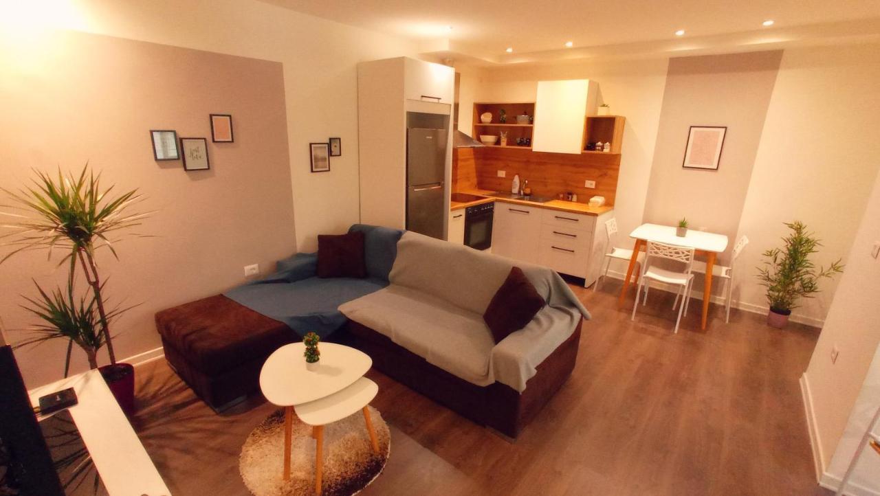 Tirana Apartment Garda Esterno foto